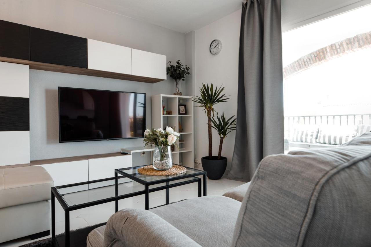 Spacious 2-Bedroom Apartment With Free Parking Sitio de Calahonda ภายนอก รูปภาพ