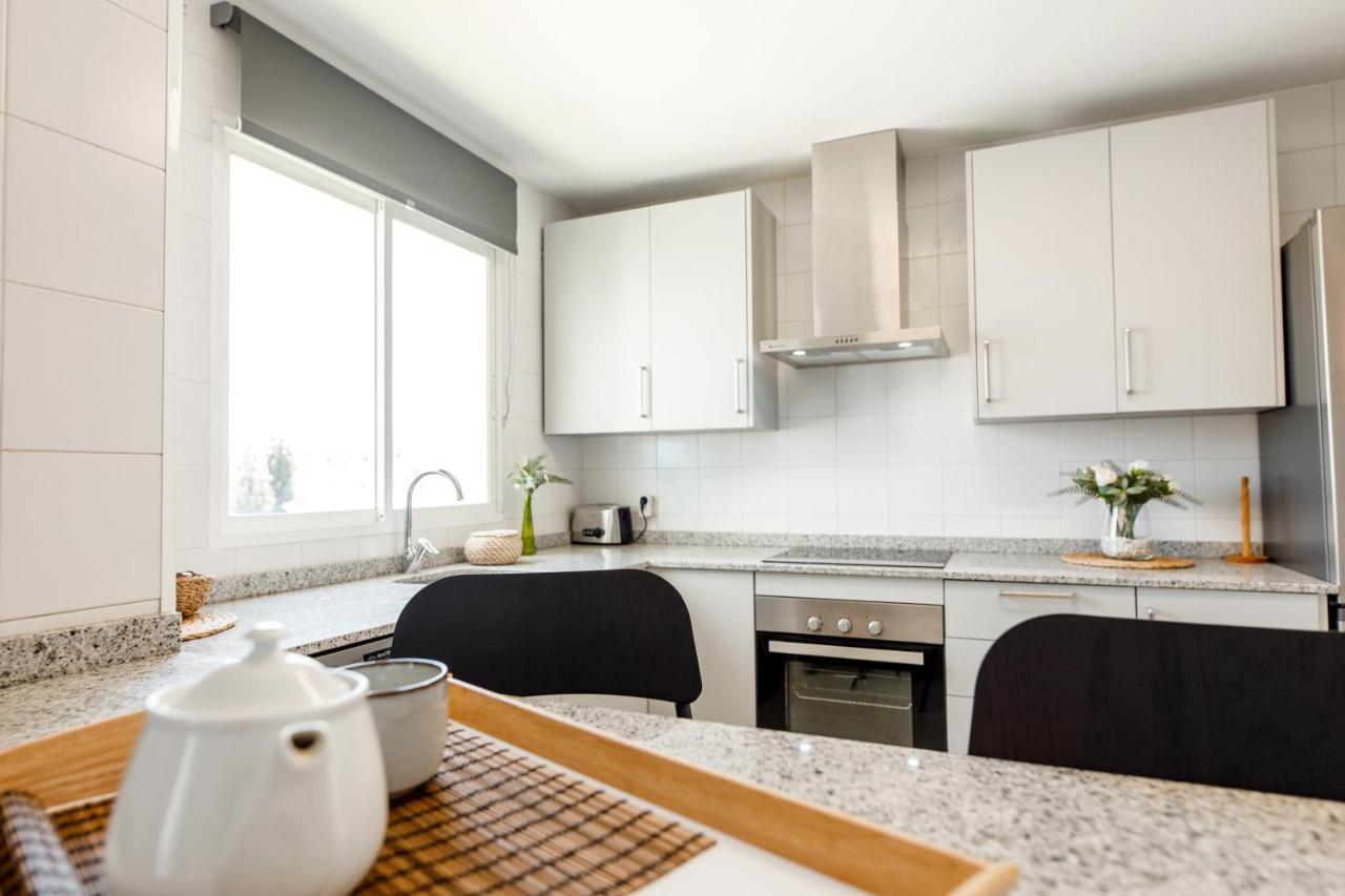 Spacious 2-Bedroom Apartment With Free Parking Sitio de Calahonda ภายนอก รูปภาพ