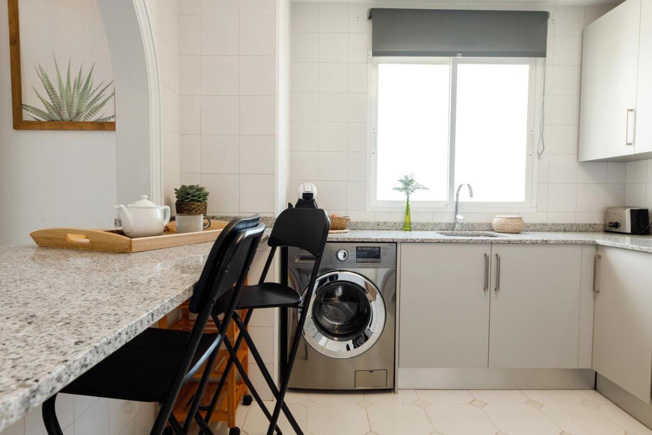 Spacious 2-Bedroom Apartment With Free Parking Sitio de Calahonda ภายนอก รูปภาพ