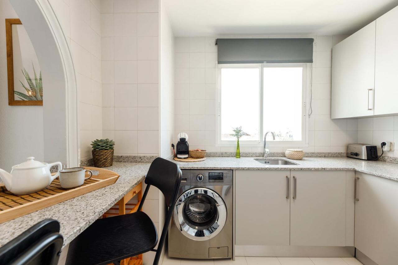 Spacious 2-Bedroom Apartment With Free Parking Sitio de Calahonda ภายนอก รูปภาพ