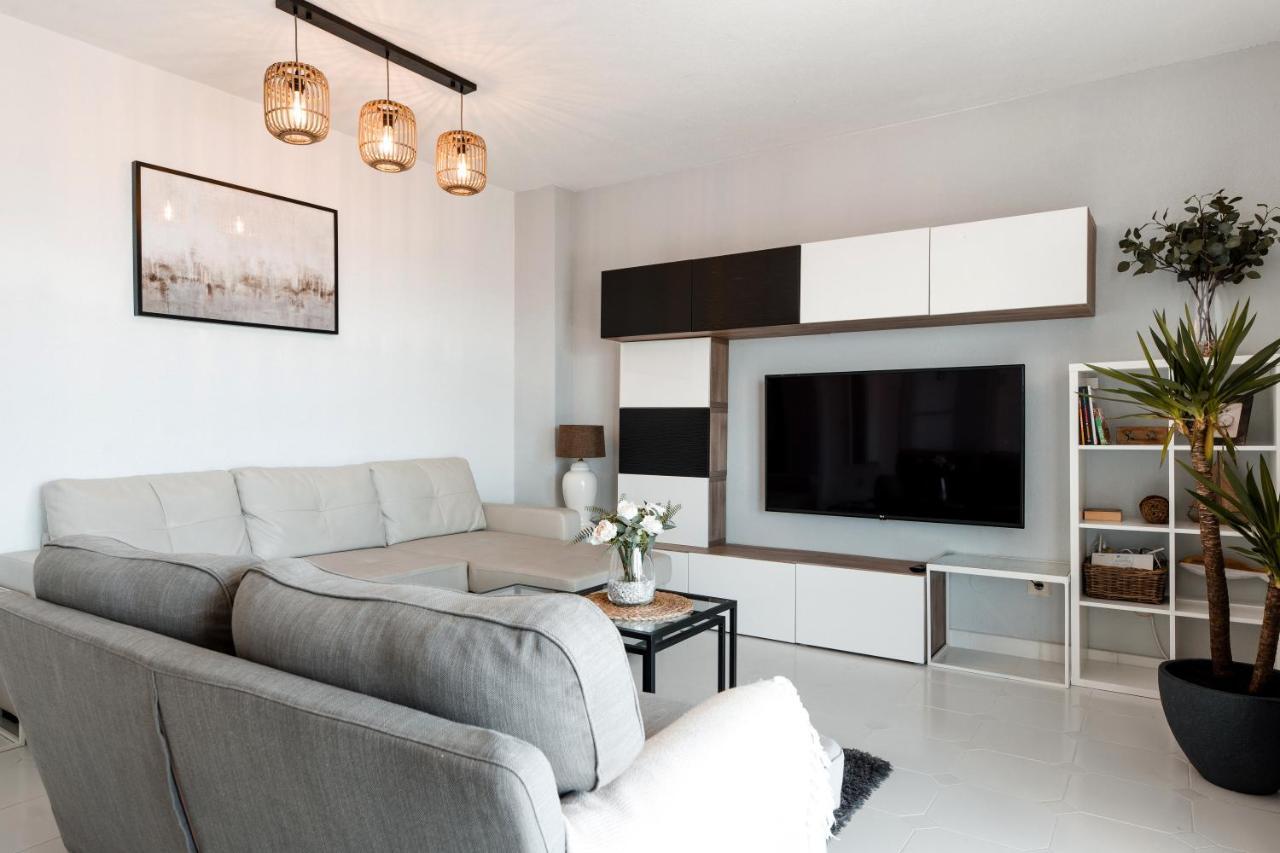 Spacious 2-Bedroom Apartment With Free Parking Sitio de Calahonda ภายนอก รูปภาพ