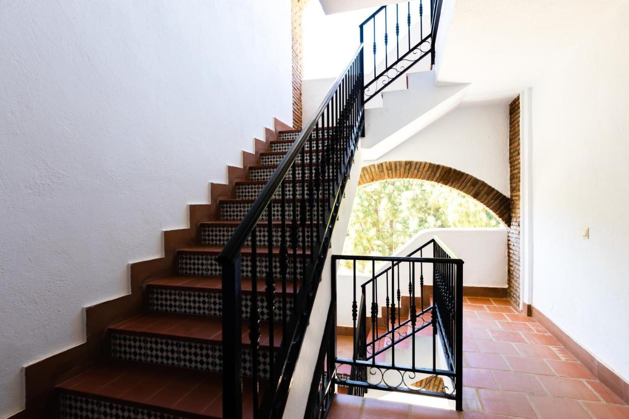 Spacious 2-Bedroom Apartment With Free Parking Sitio de Calahonda ภายนอก รูปภาพ